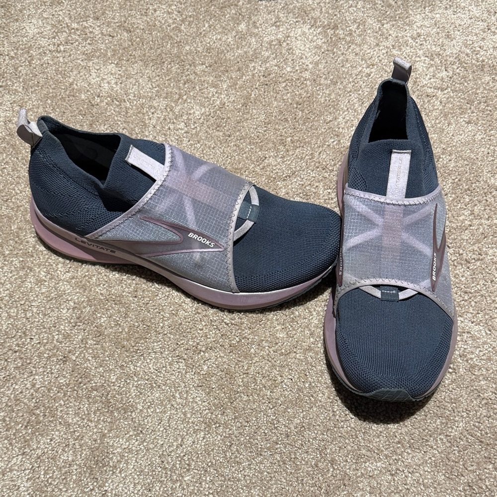 Brooks Levitate slip on sneaker